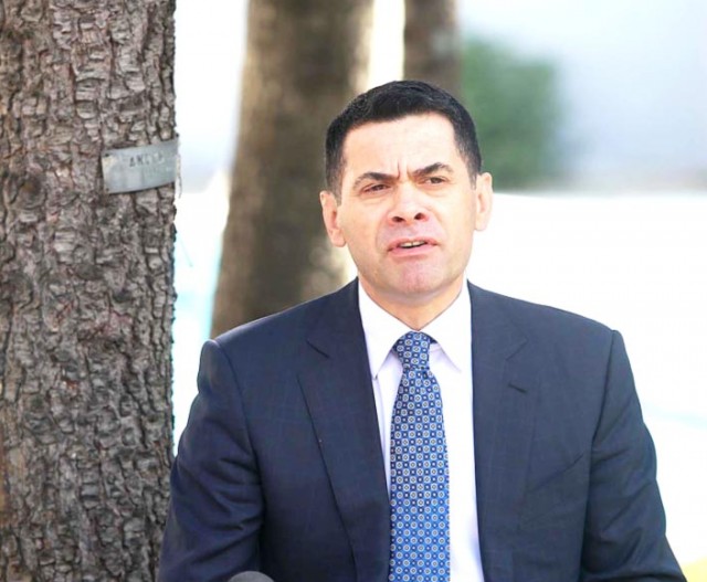 E turpshme/ Berisha ofendon rëndë ministrin Ahmetaj: Nuk i mjaftojnë kur*at që mban pas, por dashka të flerë edhe me paratë tona! E turpshme/ Berisha ofendon rëndë ministrin Ahmetaj: Nuk i mjaftojnë kur*at që mban pas, por dashka të flerë edhe me paratë tona!