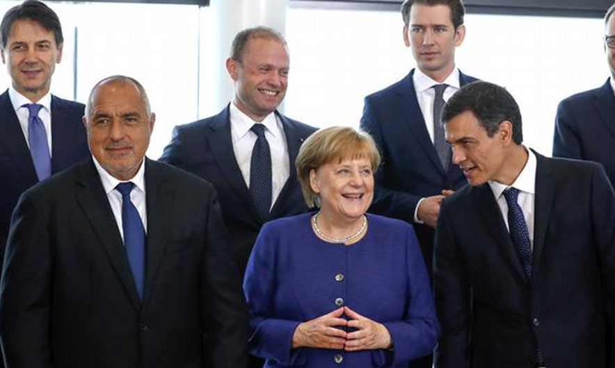 Samiti i BE-së për refugjatët. Liderët diskutojnë mes tensionesh për ngritjen e kampeve Samiti i BE-së për refugjatët. Liderët diskutojnë mes tensionesh për ngritjen e kampeve