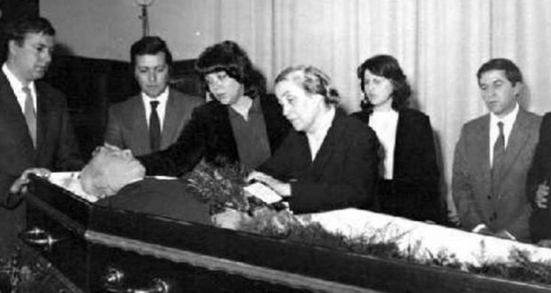 Përgjimi i Sigurimit: Çfarë thanë “armiqtë” Ngjela, Lubonja, Ziçishti e Fiqerete Shehu për vdekjen e Enverit?! Përgjimi i Sigurimit: Çfarë thanë “armiqtë” Ngjela, Lubonja, Ziçishti e Fiqerete Shehu për vdekjen e Enverit?!