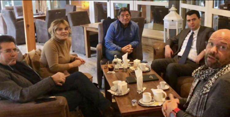 Shtabit “anti-Veting” i zbulohet “baza ilegale”, ku thurin plane për të na shpëtuar nga varfëria! (Foto) Shtabit “anti-Veting” i zbulohet “baza ilegale”, ku thurin plane për të na shpëtuar nga varfëria! (Foto)