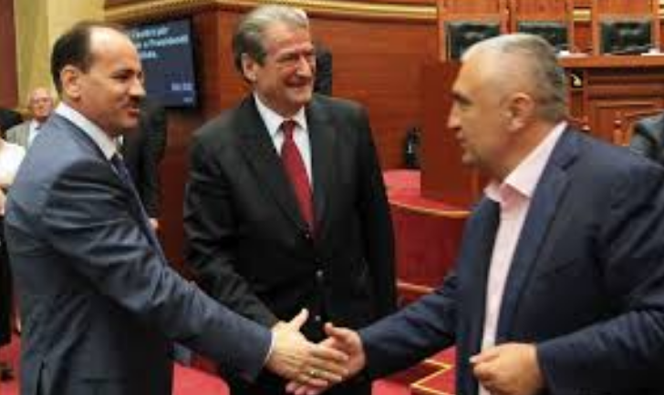 Po “peshojnë” nderin e Mazrekut, ata që turpin “nuk ua ngre dot as vinçi” Po “peshojnë” nderin e Mazrekut, ata që turpin “nuk ua ngre dot as vinçi”