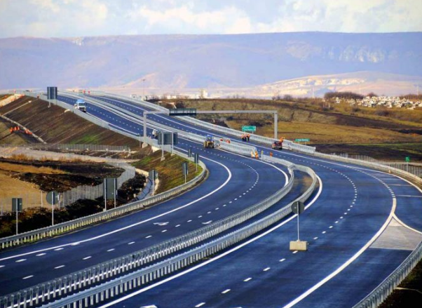 Aktualitet Kuotat e reja: A u ul realisht tarifa e Rrugës së Kombit dhe pse janë kosovarët “aksionerët” e saj?! Aktualitet Kuotat e reja: A u ul realisht tarifa e Rrugës së Kombit dhe pse janë kosovarët “aksionerët” e saj?!