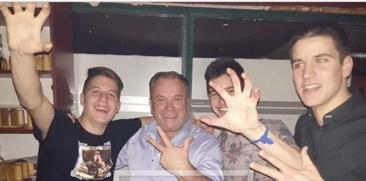 Çmendet komentatori i RTSH-së: Provokon shqiptarët me simbolin serb Çmendet komentatori i RTSH-së: Provokon shqiptarët me simbolin serb