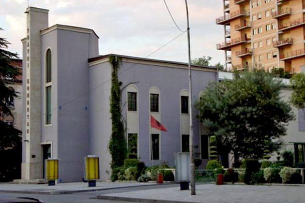 Teatri që ka mbetur Popullor, pa u bërë kurrë Kombëtar Teatri që ka mbetur Popullor, pa u bërë kurrë Kombëtar