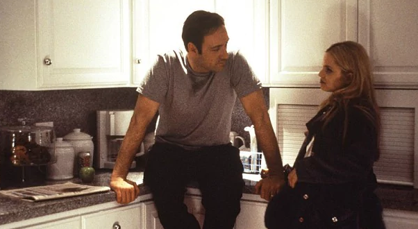 Prita sa te flinte burri, për të shkuar tek dhoma e …. Prita sa te flinte burri, për të shkuar tek dhoma e ….