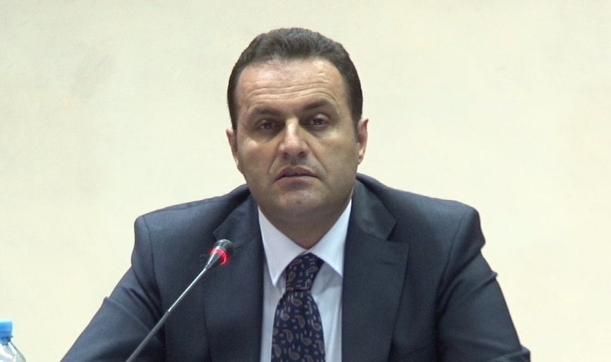 Vettingu e ka kryer detyrën duke e dëbuar jashtë sistemit të drejtësisë Adriatik Llallën për 15 vite, ja kush do merret me pasuritë e tij Vettingu e ka kryer detyrën duke e dëbuar jashtë sistemit të drejtësisë Adriatik Llallën për 15 vite, ja kush do merret me pasuritë e tij