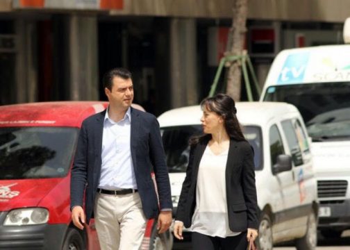 “Shqipëria në krizë, familjarët e Bashës pasurohen” “Shqipëria në krizë, familjarët e Bashës pasurohen”