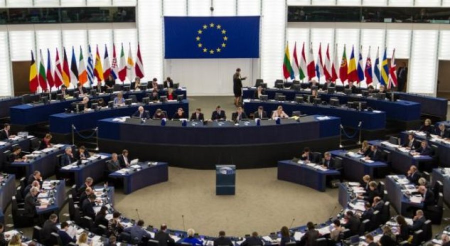 Eurodeputetët u shkruajnë krerëve të BE-së: T’u hiqen vizat kosovarëve