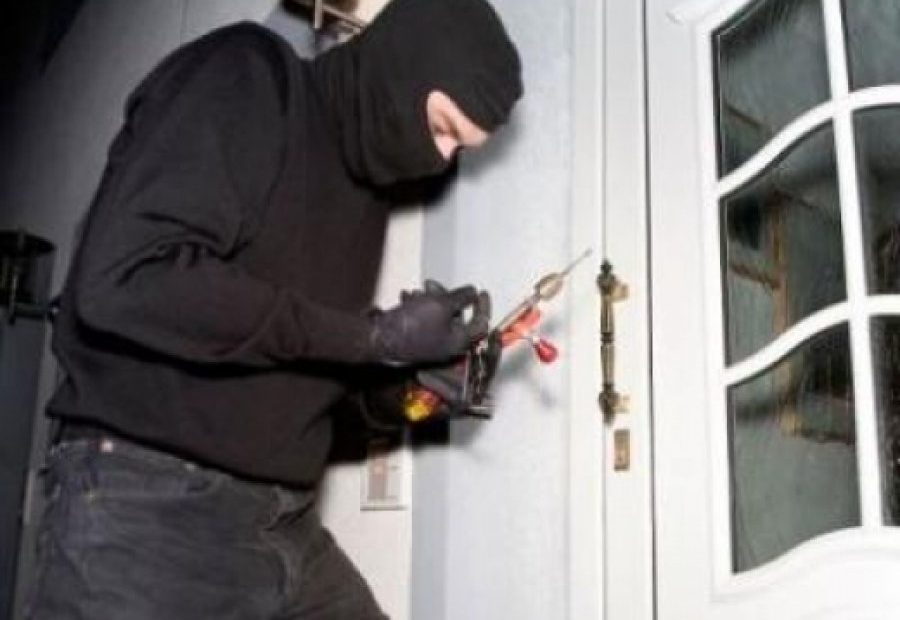 Hajdutët shqiptarë “kërdinë” me vjedhje në Spanjë (Video) Hajdutët shqiptarë “kërdinë” me vjedhje në Spanjë (Video)