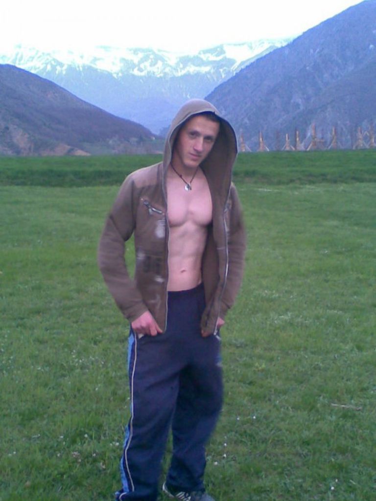 Breshëri plumbash mbi prindërit, ky është “mostra” që ekzekutoi nënën dhe ba Breshëri plumbash mbi prindërit, ky është “mostra” që ekzekutoi nënën dhe babain: Punoj si vrasës me pagesë (Foto) Breshëri plumbash mbi prindërit, ky është “mostra” që ekzekutoi nënën dhe ba Breshëri plumbash mbi prindërit, ky është “mostra” që ekzekutoi nënën dhe babain: Punoj si vrasës me pagesë (Foto)