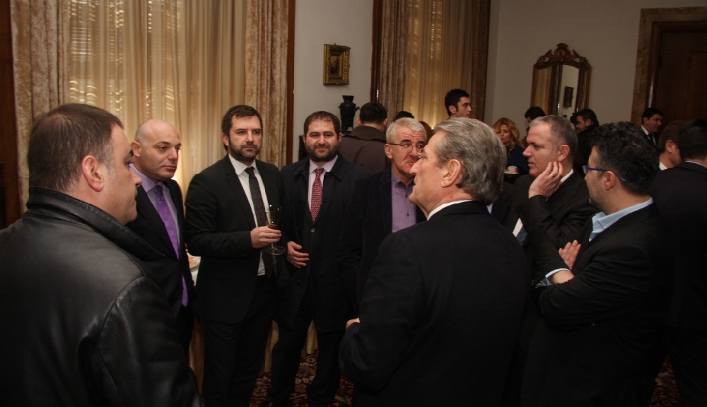 Më mirë 600 mijë azilantë politik… se sa një tufë me vrasës, hajdut dhe sharlatanë cinik!