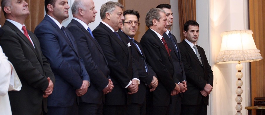 Adriatik Llalla, si pasqyra për të parë hallet opozitare! Adriatik Llalla, si pasqyra për të parë hallet opozitare!