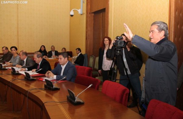 Berisha ende s’ka dëshmuar në prokurori për aferën e CEZ-DIA ku u zhdukën rreth 500 milionë euro. Pasi thirri Shkelzenin e Rulin, pse ndërroi mendje Akuza?! Berisha ende s’ka dëshmuar në prokurori për aferën e CEZ-DIA ku u zhdukën rreth 500 milionë euro. Pasi thirri Shkelzenin e Rulin, pse ndërroi mendje Akuza?!