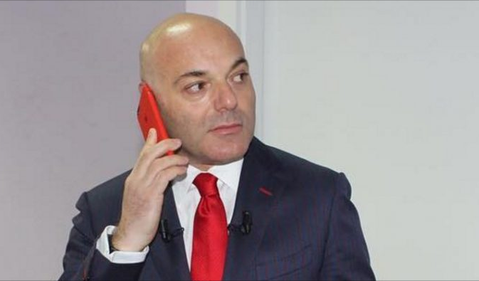 Për Fevzon me shumë zero dhe ata që indinjohen me rrogat e tij Për Fevzon me shumë zero dhe ata që indinjohen me rrogat e tij