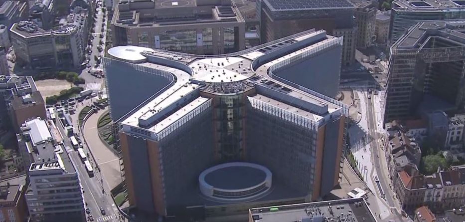 Zbardhen prapaskenat e kompromisit për datën për Shqipërinë Zbardhen prapaskenat e kompromisit për datën për Shqipërinë