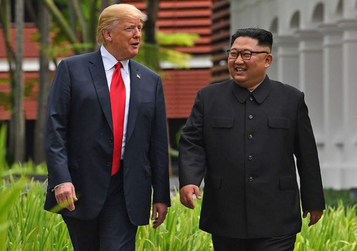 Trump: Dua që qytetarët amerikanë të “uleshin të vëmendshëm” kur të flas, njësoj siç bëjnë koreanët kur flet Kim Jong-un Trump: Dua që qytetarët amerikanë të “uleshin të vëmendshëm” kur të flas, njësoj siç bëjnë koreanët kur flet Kim Jong-un