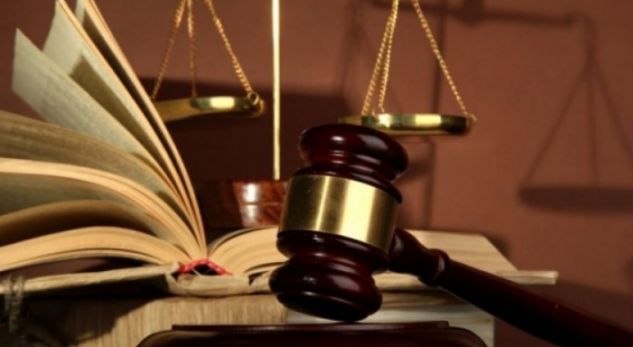 I zhytur në borxhe, ky është kryegjyqtari që “rron” nga rroga e gruas I zhytur në borxhe, ky është kryegjyqtari që “rron” nga rroga e gruas