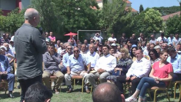 Turi i llogaridhënies në Elbasan, Edi Rama akuza të forta ndaj LSI-së për abuzimet me rrugët. Premtimi i Kryeministrit deri në fund të vitit Turi i llogaridhënies në Elbasan, Edi Rama akuza të forta ndaj LSI-së për abuzimet me rrugët. Premtimi i Kryeministrit deri në fund të vitit