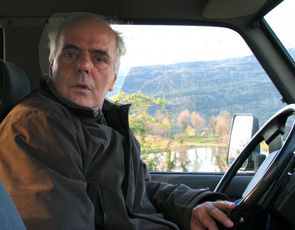 Prisheni Teatrin, me tritol a me acid! Prisheni Teatrin, me tritol a me acid!