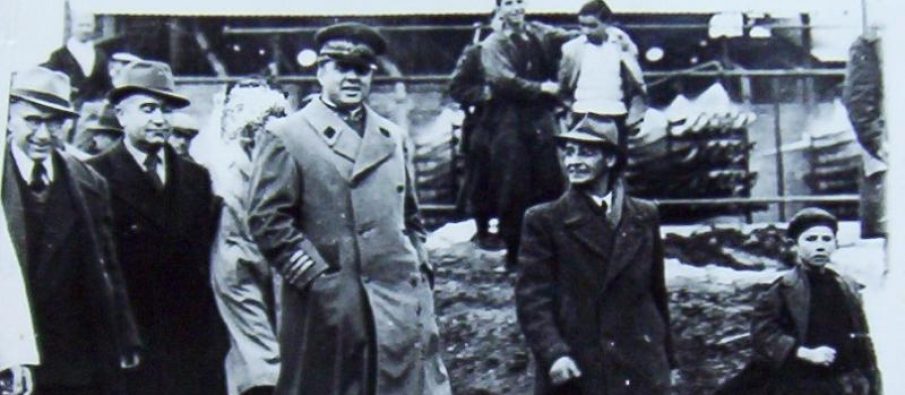 Ja çfarë i bëri kryeministrit grek Caldaris, kryeministri komunistë Hoxha! Ja çfarë i bëri kryeministrit grek Caldaris, kryeministri komunistë Hoxha!