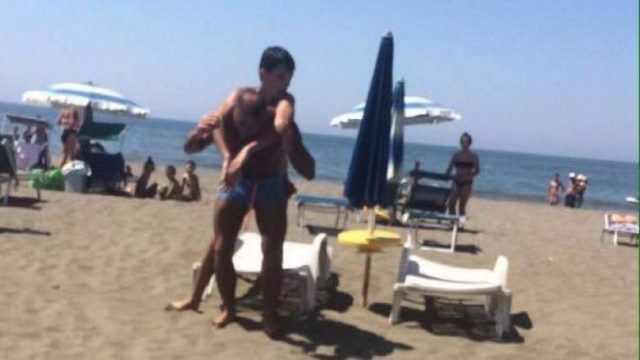 Polici kosovar shpëton jetën e një të riu në plazhin e Lezhës