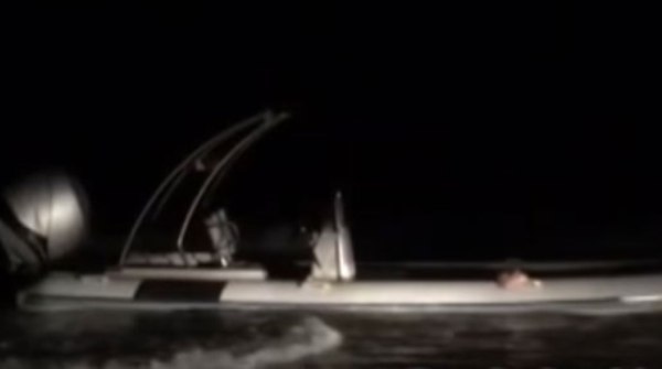 Kapet gomonia 12 metra e gjatë, por arratisen skafistët Kapet gomonia 12 metra e gjatë, por arratisen skafistët