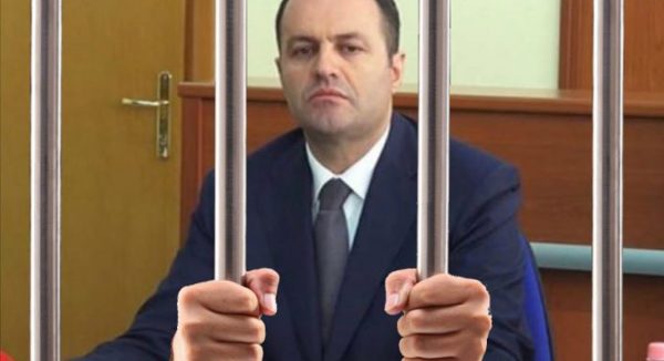Arta Marku jepi fund talljes, heto “azilin” e Adriatik Llallës! Shqiptarët dhe ndërkombëtarët kanë të drejtë ta dinë: Kërcënohet nga kriminelët apo burgu?
