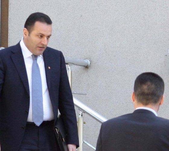 Bledi Mane: Palaço burrë ky frikacaku Adriatik Llalla! Bledi Mane: Palaço burrë ky frikacaku Adriatik Llalla!