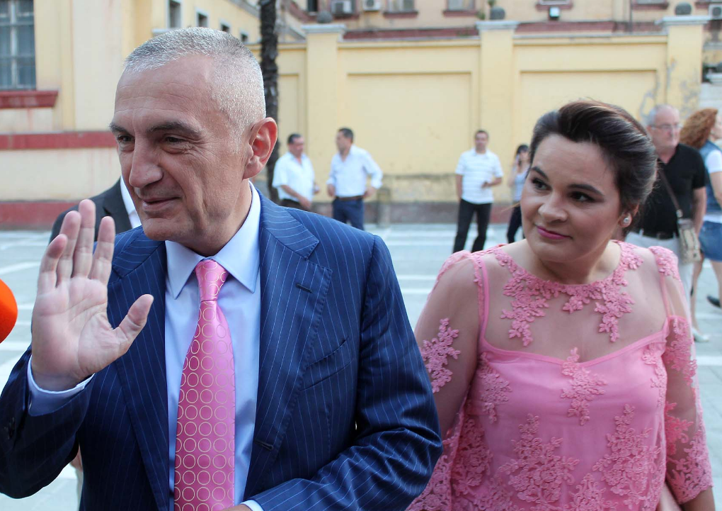 “Vetmia e madhe” e Ilir Metës, mbyllur në presidencë duke pritur prangat e drejtësisë “Vetmia e madhe” e Ilir Metës, mbyllur në presidencë duke pritur prangat e drejtësisë