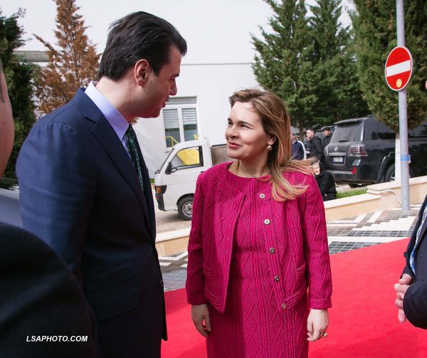 Basha dhe Monika në prag lufte, zbulohet skenari për shkrirjen e LSI deri 2021 Basha dhe Monika në prag lufte, zbulohet skenari për shkrirjen e LSI deri 2021