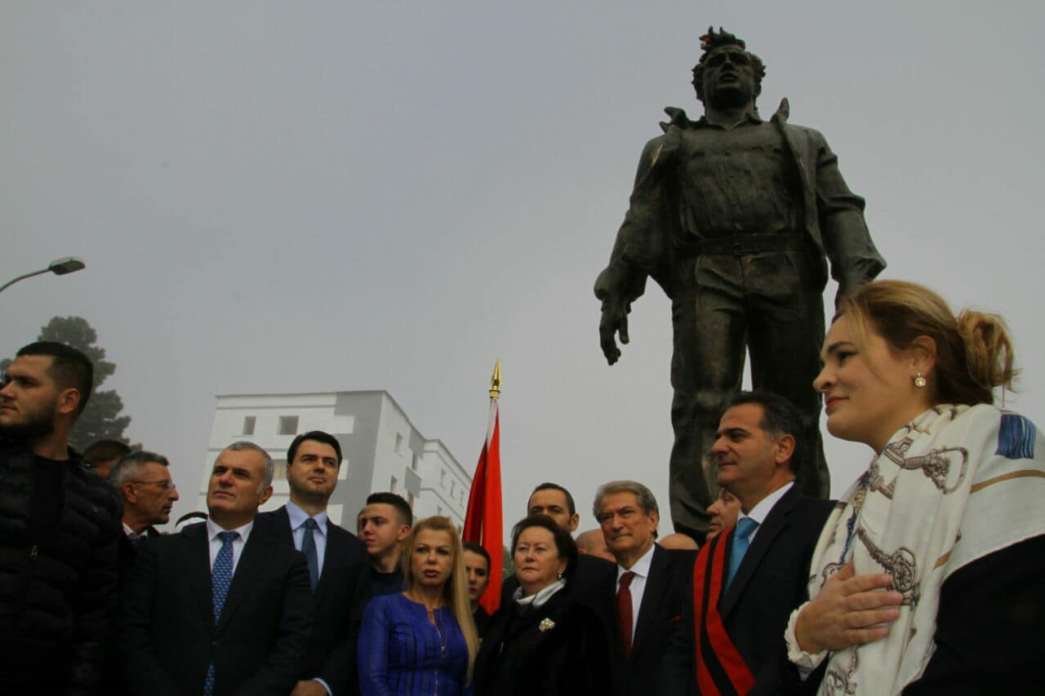 “Maketi” i pushtetit, sot lumturoi maskarenjtë!