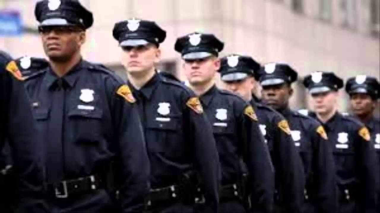 Ish-policit shqiptar i konfiskuan 58 mijë $, po kthehej në atdhe me kursimet e bëra që prej 12 vjetësh në SHBA Ish-policit shqiptar i konfiskuan 58 mijë $, po kthehej në atdhe me kursimet e bëra që prej 12 vjetësh në SHBA