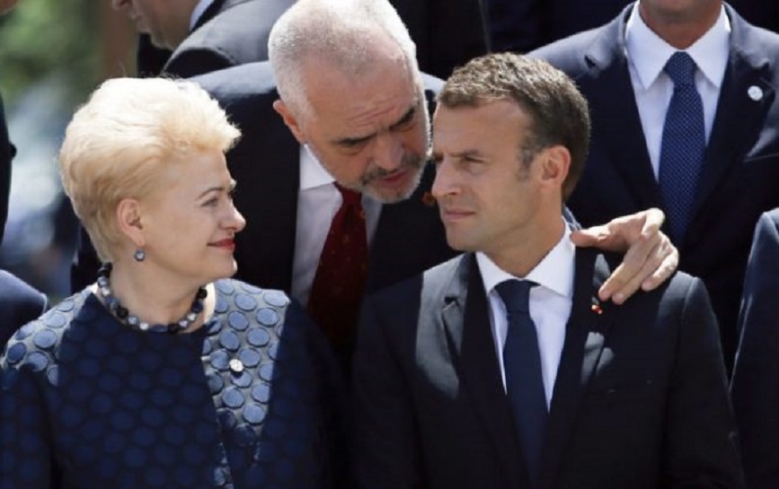 Macron në kërkim të një zgjidhje që nuk bllokon Shqipërinë dhe ruan ekuilibrat e brendshëm Macron në kërkim të një zgjidhje që nuk bllokon Shqipërinë dhe ruan ekuilibrat e brendshëm