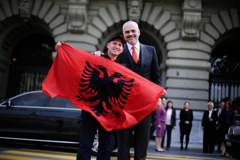 Zvicra pritet ta heq shumë shpejt Shqipërinë nga lista e karantinës