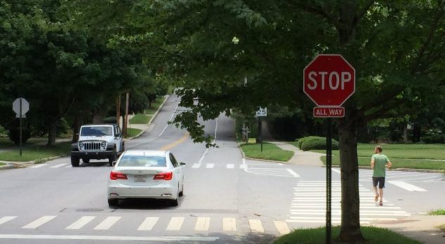 Askush nuk e ka ditur pse shenja STOP ka tetë kënde, mësojeni tani një herë dhe përgjithmonë Askush nuk e ka ditur pse shenja STOP ka tetë kënde, mësojeni tani një herë dhe përgjithmonë