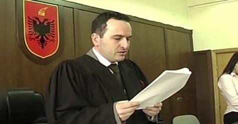 Top Channel i bën “gjyqin publik” Shkëlzen Selimit, gjyqtarit që mbylli “Gërdecin” dhe “21 janarin” dhe që SHBA e ka në “listën e zezë” Top Channel i bën “gjyqin publik” Shkëlzen Selimit, gjyqtarit që mbylli “Gërdecin” dhe “21 janarin” dhe që SHBA e ka në “listën e zezë”