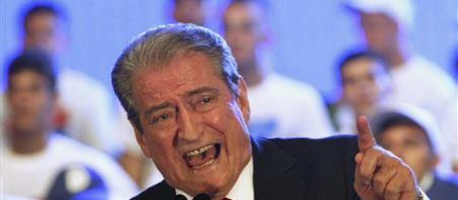 Vesi për të poshtëruar publikisht gazetarët Vesi për të poshtëruar publikisht gazetarët