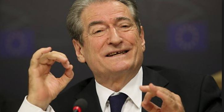 Joe DioGuardi: Berishën e futën në politikë komunistët, shkatërroi Shqipërinë Joe DioGuardi: Berishën e futën në politikë komunistët, shkatërroi Shqipërinë