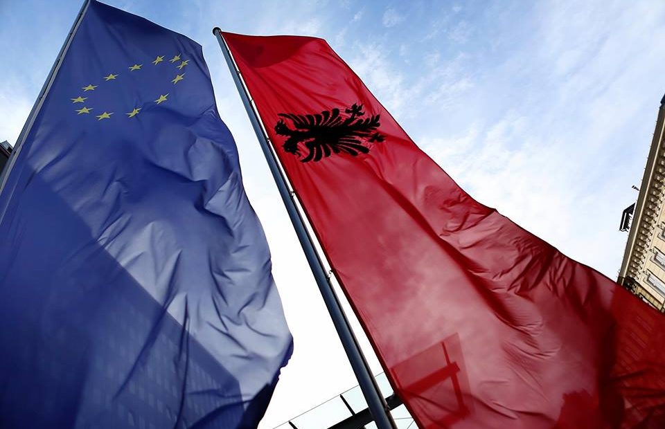 Çfarë presin shqiptarët që t’u sjellë hapja e negociatave për në BE?