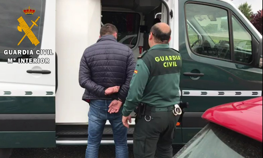 Pas bandës që vodhi Luis Suarez, Spanja shkatërron një tjetër grup shqiptarësh (Video) Pas bandës që vodhi Luis Suarez, Spanja shkatërron një tjetër grup shqiptarësh (Video)