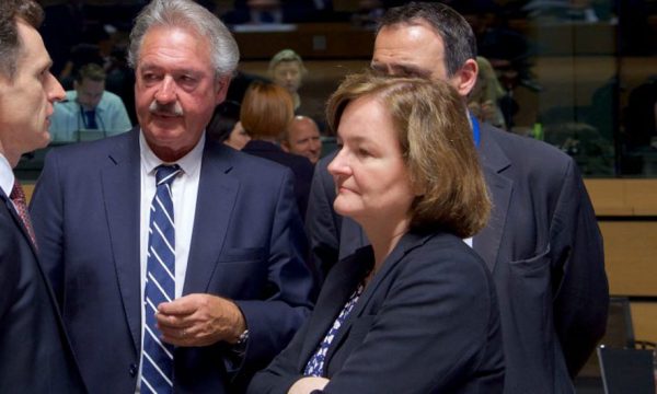 Lulzim e Monika, duhet ta qepni, BE ka bërë një zgjedhje të qartë… Lulzim e Monika, duhet ta qepni, BE ka bërë një zgjedhje të qartë…