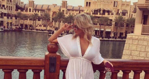 Thirrje e pazakontë e bukuroshes: Vajza mos e keqpërdorni! “Zogu” është mjet jetese! (Foto) Thirrje e pazakontë e bukuroshes: Vajza mos e keqpërdorni! “Zogu” është mjet jetese! (Foto)