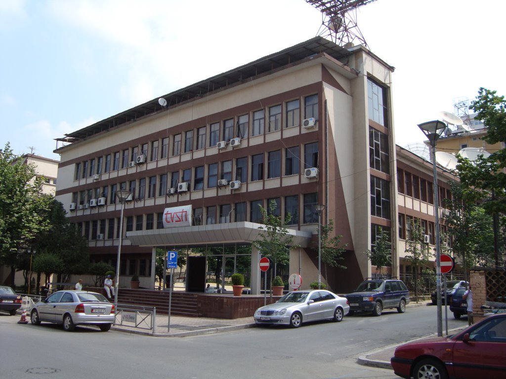 Bledi Mane/ Skandal! TVSH paguan 13 milion e 50 mijë lekë në muaj dy burra për të na folur për futbollin Bledi Mane/ Skandal! TVSH paguan 13 milion e 50 mijë lekë në muaj dy burra për të na folur për futbollin