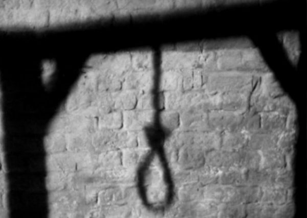 Vetëvaret në kasollen e bagëtive, e ëma gjen të pajetë djalin 14-vjeçar Vetëvaret në kasollen e bagëtive, e ëma gjen të pajetë djalin 14-vjeçar