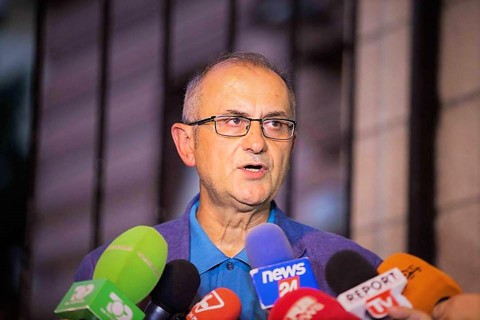 I mbushi spitalet me kioska qoftesh, sot spikat në korin e vajtimit I mbushi spitalet me kioska qoftesh, sot spikat në korin e vajtimit