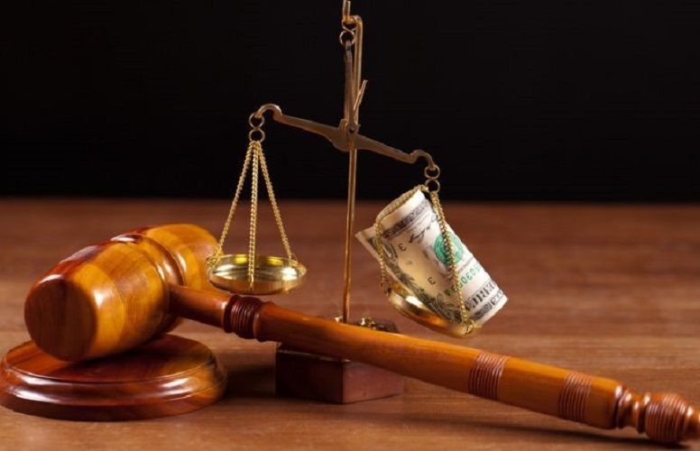 Dhuratat “makth” për gjyqtarët e prokurorët, hetim kunetërve, vjehrrave dhe baxhanakëve Dhuratat “makth” për gjyqtarët e prokurorët, hetim kunetërve, vjehrrave dhe baxhanakëve