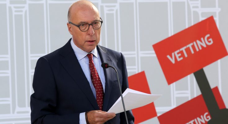 Gazetarja e Top Channel nxjerr të dhëna që trondisin vetingun, shikoni si marrin euro prokurorët Gazetarja e Top Channel nxjerr të dhëna që trondisin vetingun, shikoni si marrin euro prokurorët