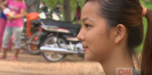 E mitura nuk punonte dot për të mbajtur familjen: Nëna mostër i shet virgjërinë (Foto)