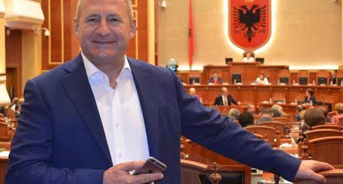 Xhevahire nga Nard Ndoka: Në parlament ka homoseksual, i kuptoj nga shikimi dhe të folurit Xhevahire nga Nard Ndoka: Në parlament ka homoseksual, i kuptoj nga shikimi dhe të folurit