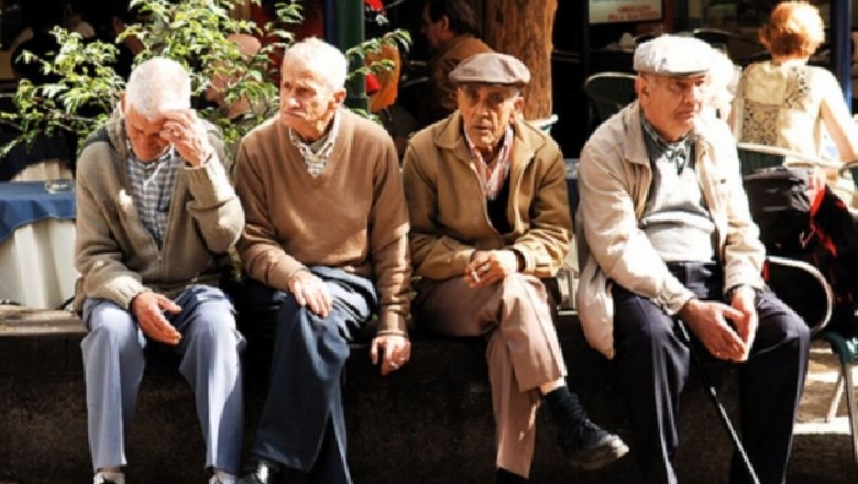 Ndryshon mosha e daljes në pension: Për gratë, 61 vjeç e 8 muaj, rritet dhe vjetërsia në punë për burrat